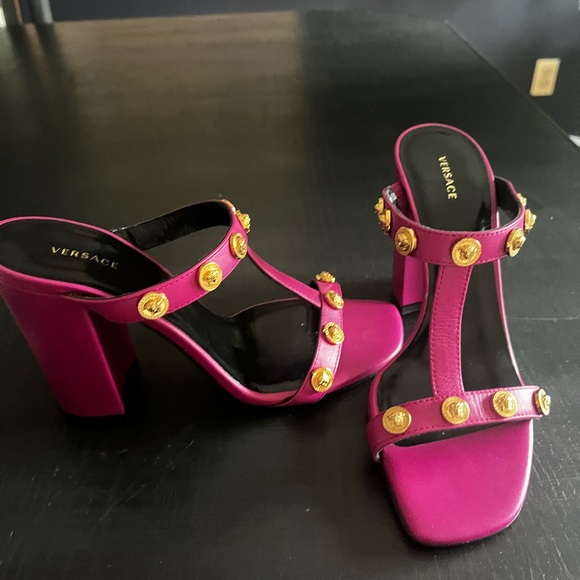 Brand New Never Worn Authentic Versace  Pink Leather Studded Accents T-strap. - Picture 2 of 8